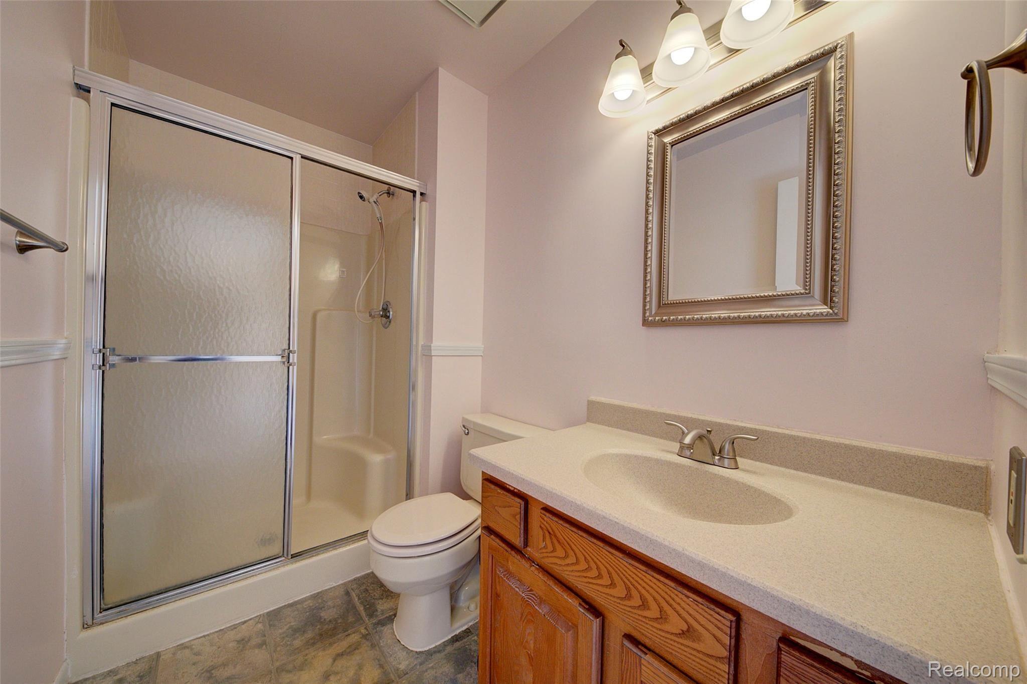 1195 Paddington Road Canton, MI 48187 - Photo 20 of 38 21 Master Bathroom.jpg