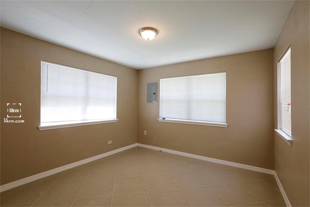 1112 Georgina Street Rosenberg, TX 77471 - Photo 12 of 14 an empty room with a window