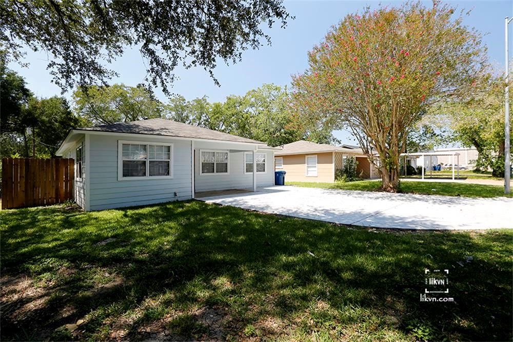 1112 Georgina Street Rosenberg, TX 77471 - Photo 4 of 14 a view of house with backyard
