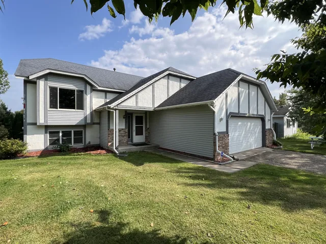 $328,000 | 1433 Glenridge Drive, Prescott, WI 54021