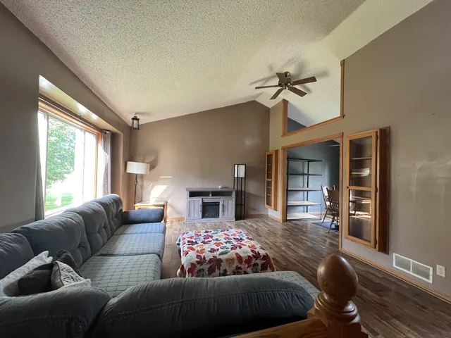 $328,000 | 1433 Glenridge Drive, Prescott, WI 54021