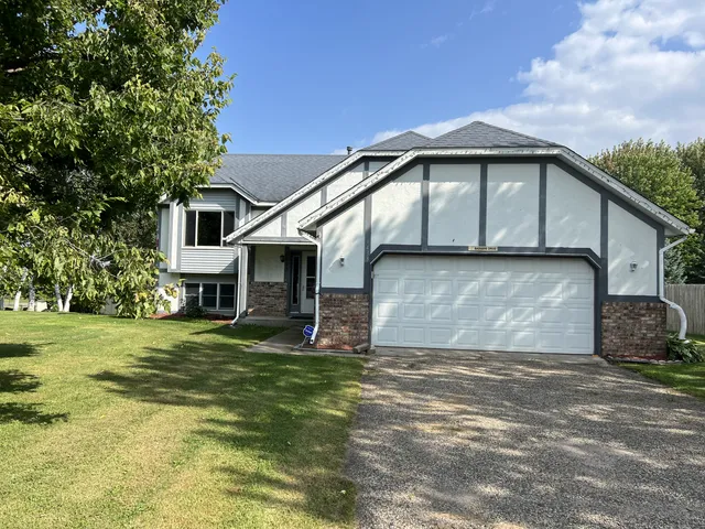 $328,000 | 1433 Glenridge Drive, Prescott, WI 54021