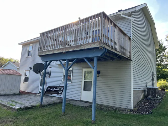 $328,000 | 1433 Glenridge Drive, Prescott, WI 54021