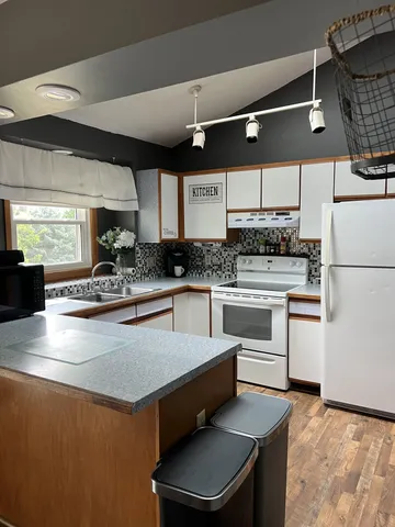 $328,000 | 1433 Glenridge Drive, Prescott, WI 54021