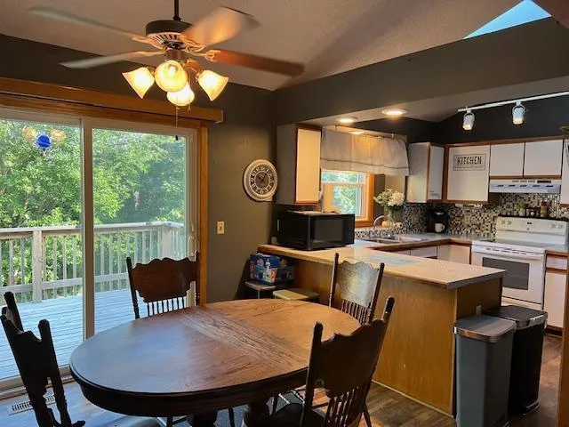 $328,000 | 1433 Glenridge Drive, Prescott, WI 54021