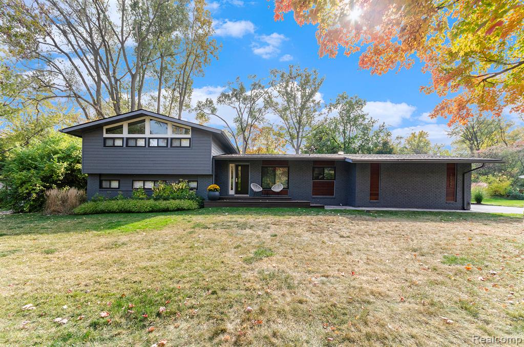 29849 Sugar Spring Road Farmington Hills, MI 48334 - Photo 2 of 49