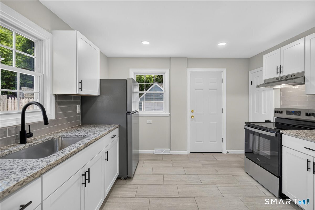 5 Lynmot Road Hamden, CT 06514 - Photo 8 of 33