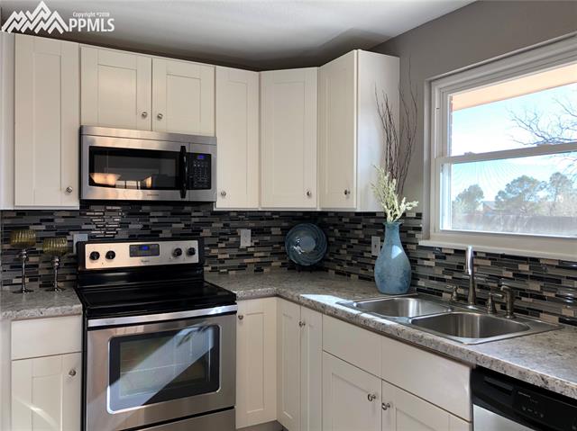 6757 Dale Road Colorado Springs, CO 80915 - Photo 14 of 36