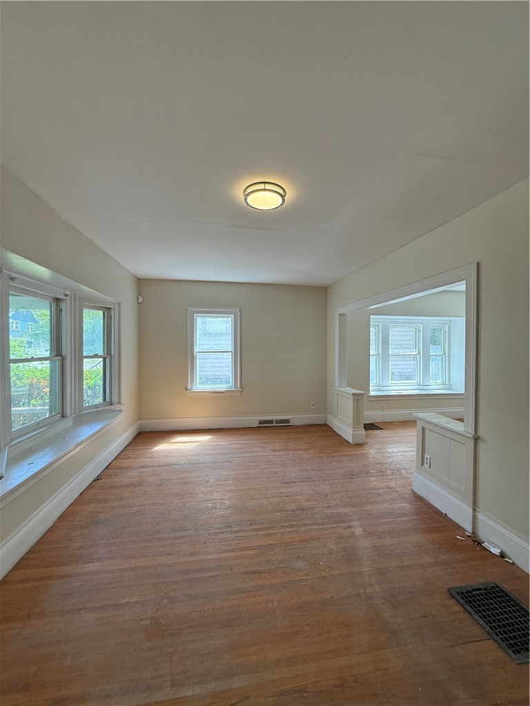 143 Raeburn Avenue Rochester, NY 14619 - Photo 3 of 17