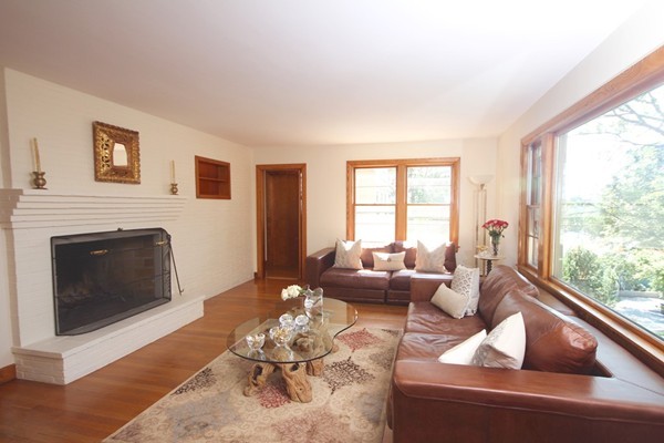 83 Robert Road Marblehead, MA 01945 - Photo 3 of 19 Gallery Image 3