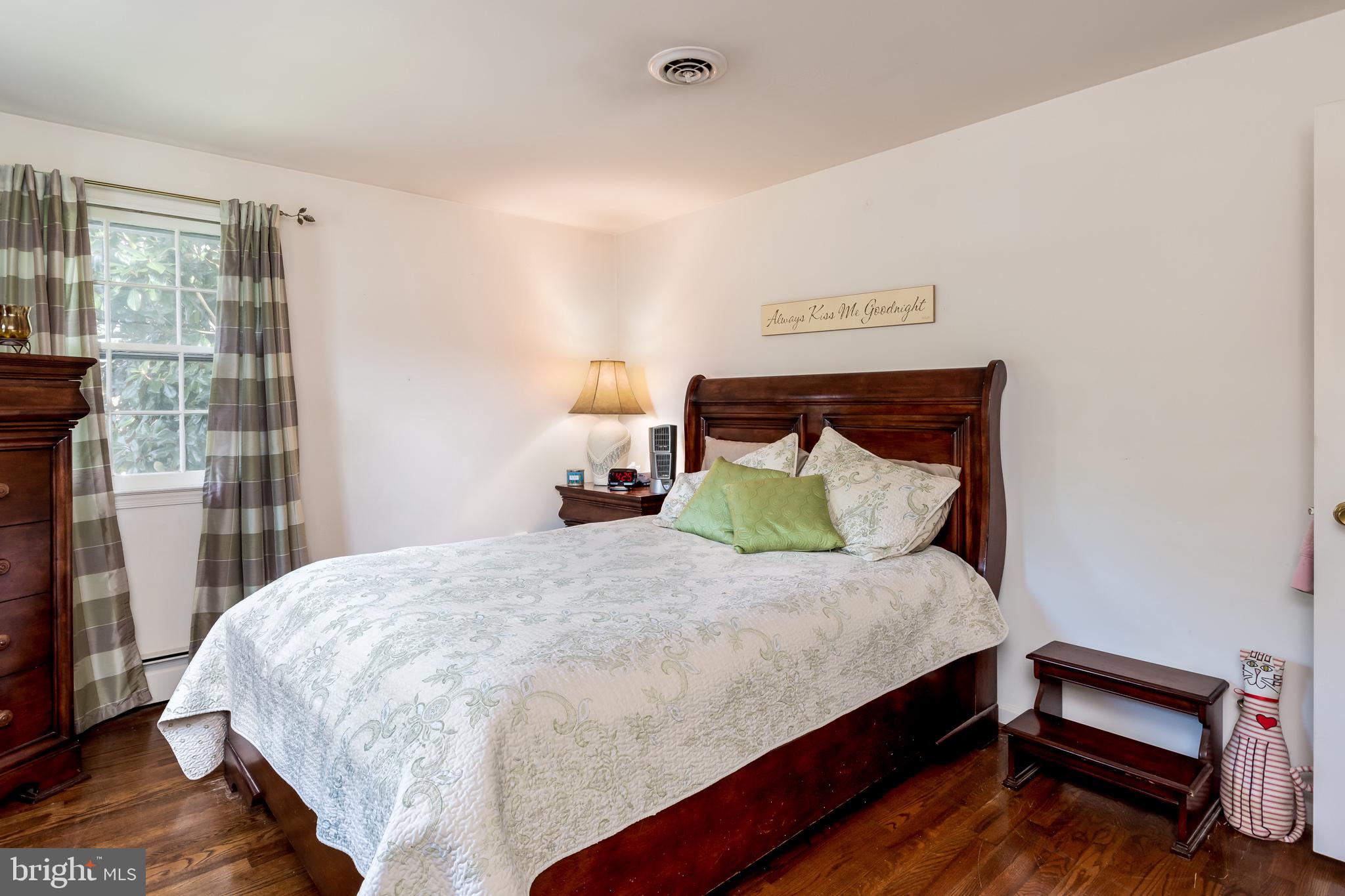 980 Tidewater Road Pasadena, MD 21122 - Photo 22 of 36 Bedroom 3