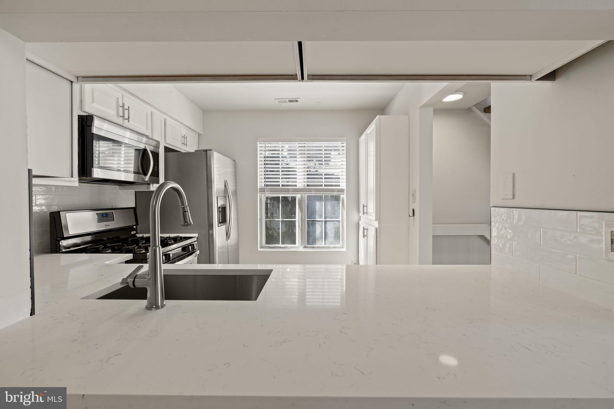 5508 B Albridge Way Mount Laurel, NJ 08054 - Photo 9 of 27 a view of a livingroom with furniture and windows