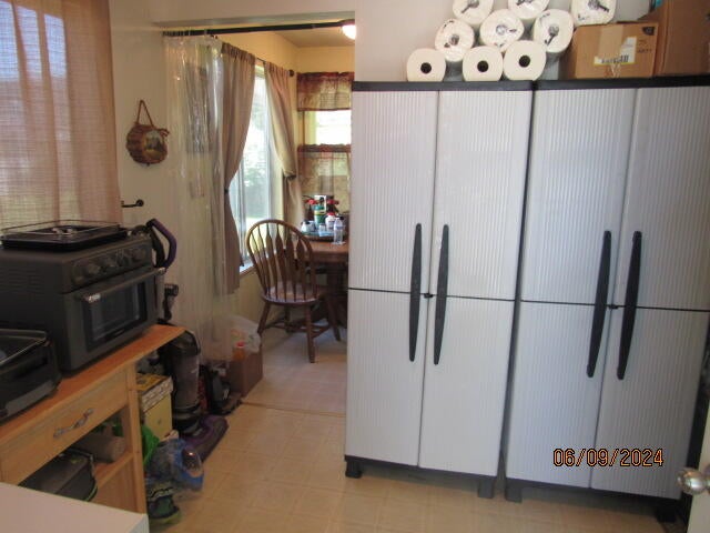 1678 Dowell Road Grants Pass, OR 97527 - Photo 20 of 22 Small storage room