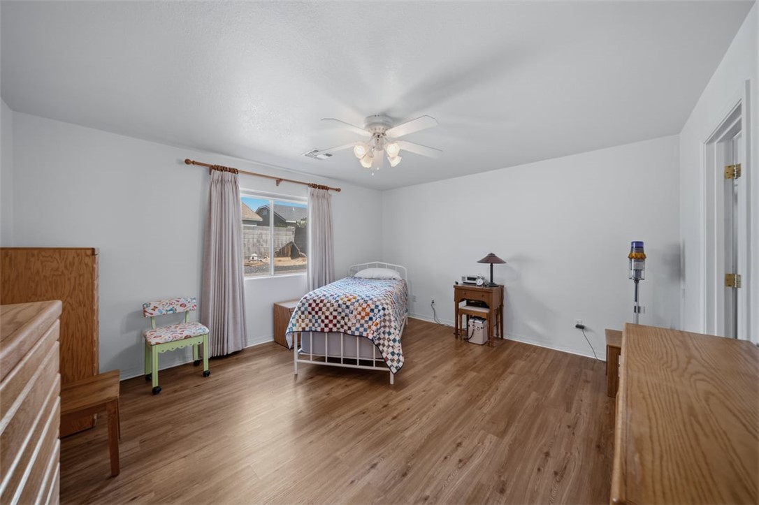 2144 Ridgeview Road Kingman, AZ 86401 - Photo 23 of 49 a living room with furniture and a wooden floor