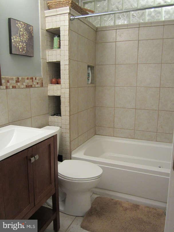 8213 Tyson Road Ellicott City, MD 21043 - Photo 3 of 15 Bath