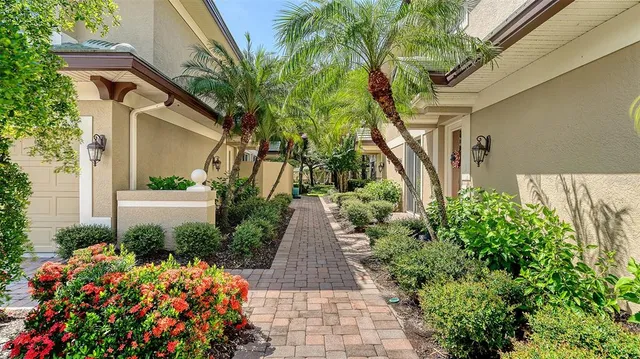 $425,000 | 6422 Moorings Point Circle, Unit 101, Lakewood Ranch, FL 34202