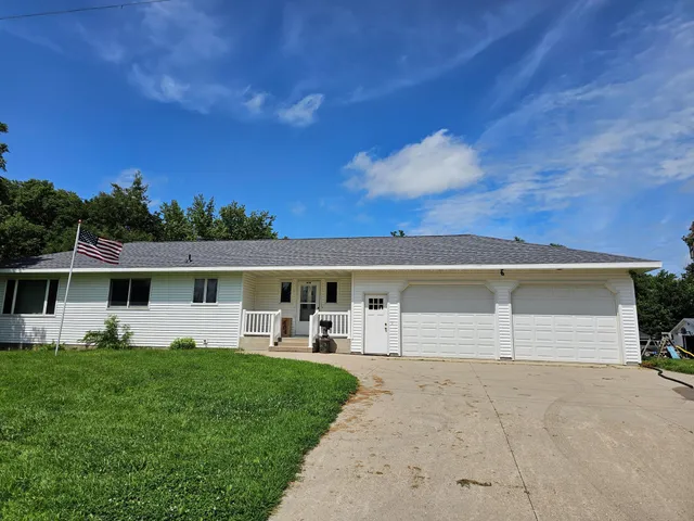 $290,000 | 404 3rd Avenue, Raymond, MN 56282