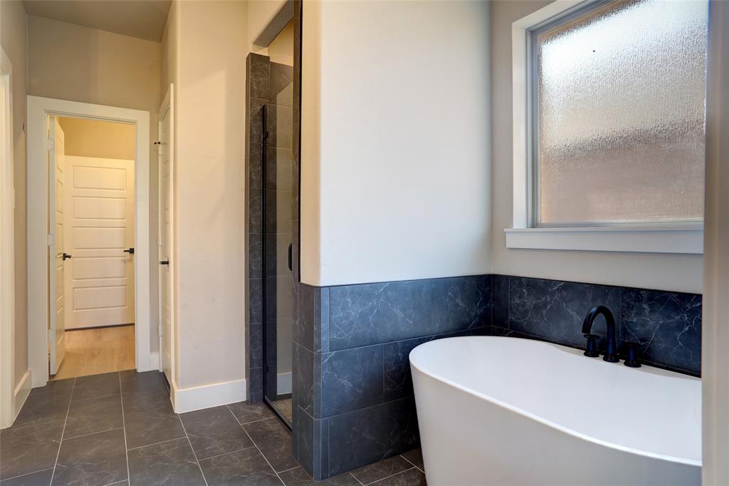 202 Pennington Road Josephine, TX 75173 - Photo 13 of 23 a bathroom with a bathtub and a sink