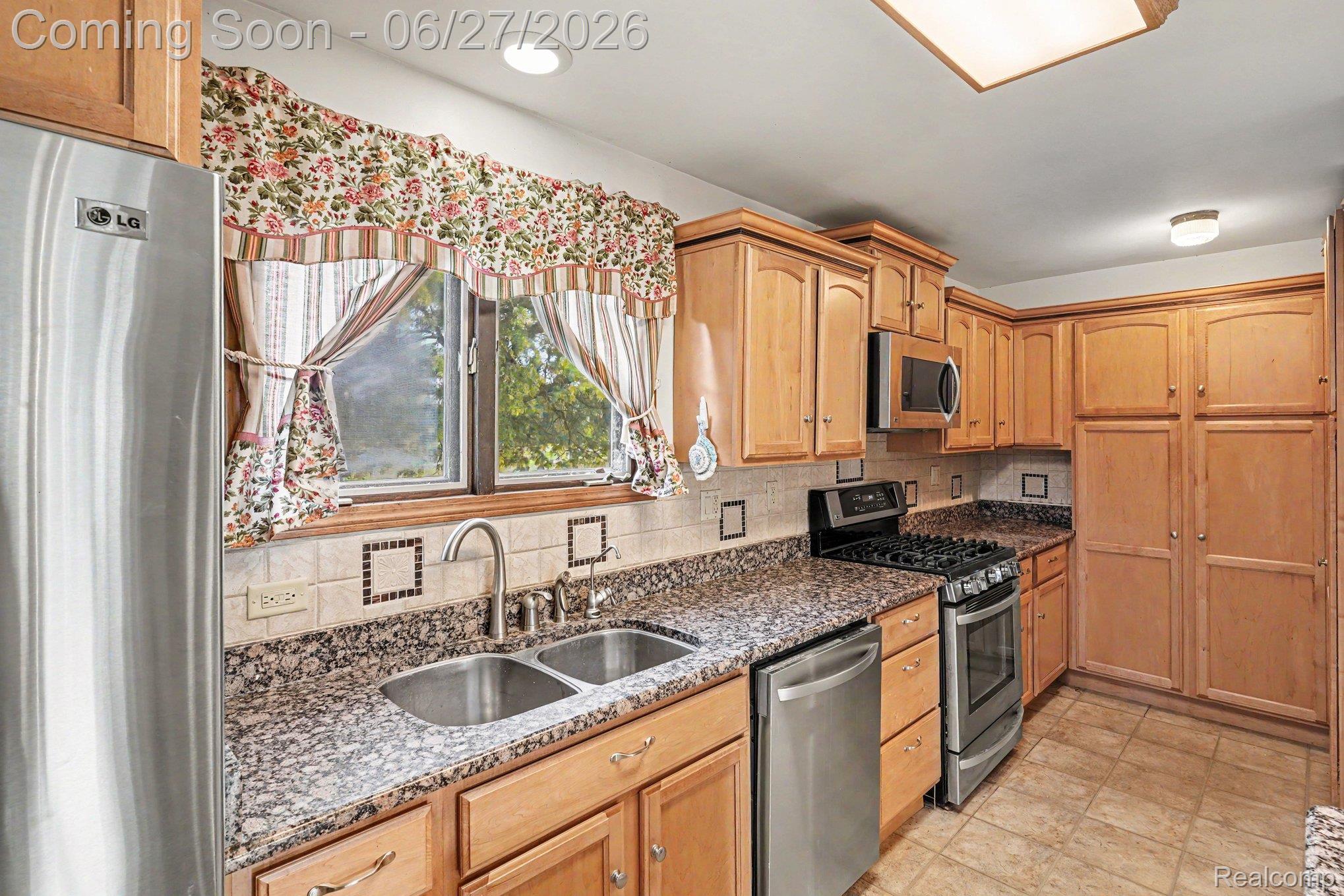 8751 Bath Road Byron, MI 48418 - Photo 10 of 41