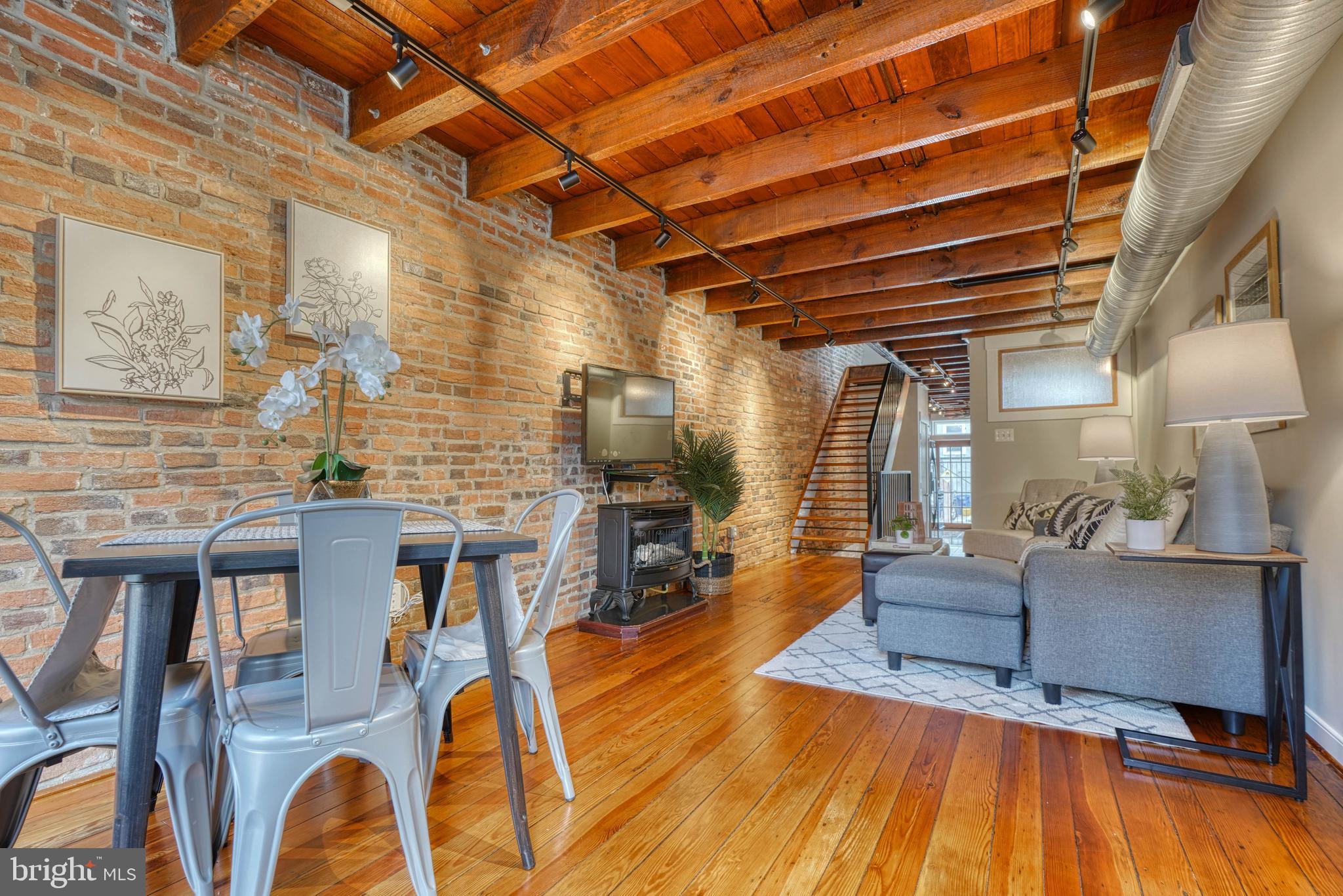 1446 Riverside Avenue Baltimore, MD 21230 - Photo 3 of 60