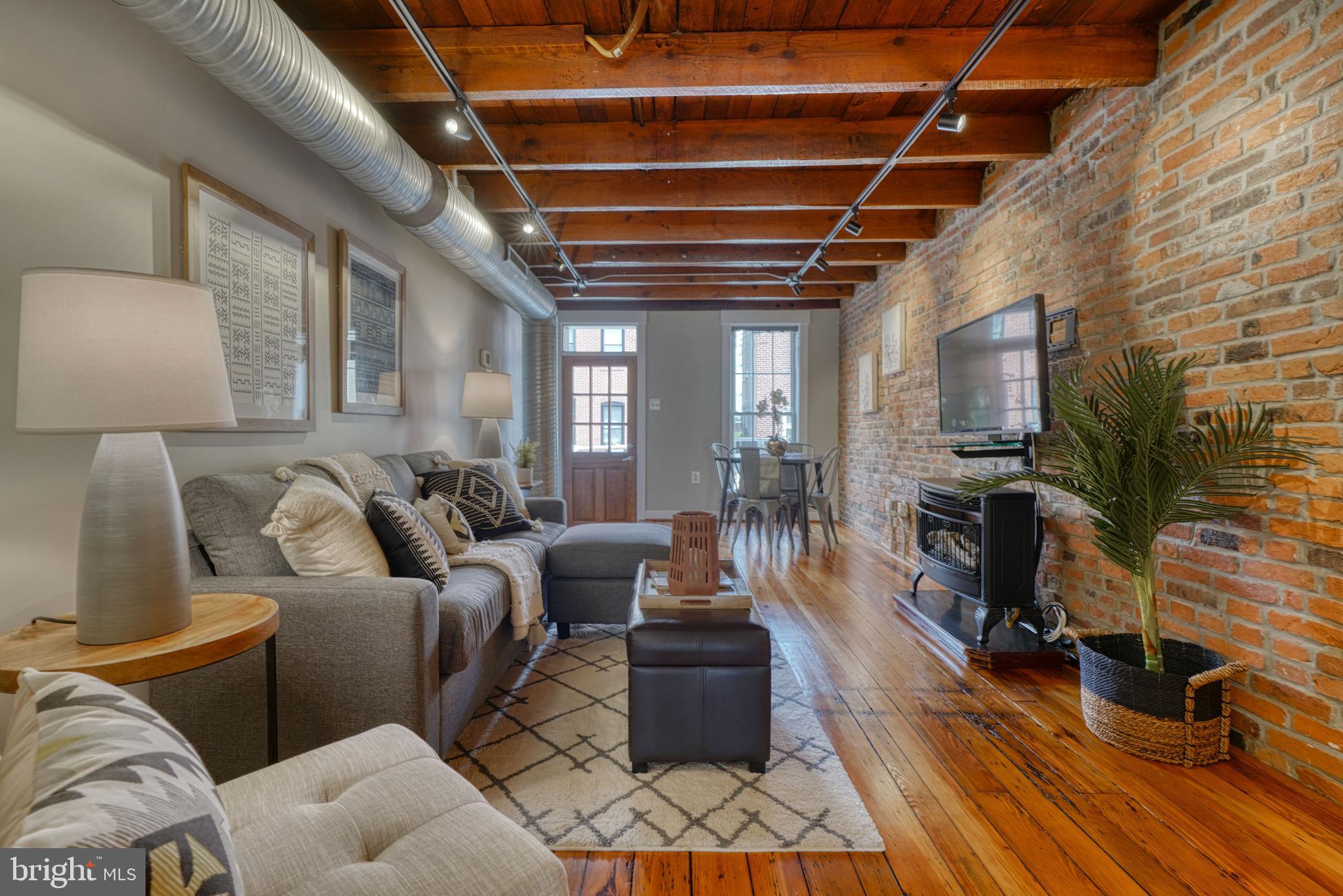 1446 Riverside Avenue Baltimore, MD 21230 - Photo 4 of 60