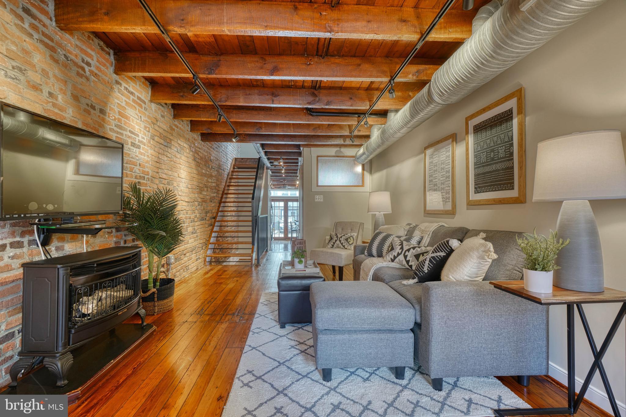 1446 Riverside Avenue Baltimore, MD 21230 - Photo 5 of 60