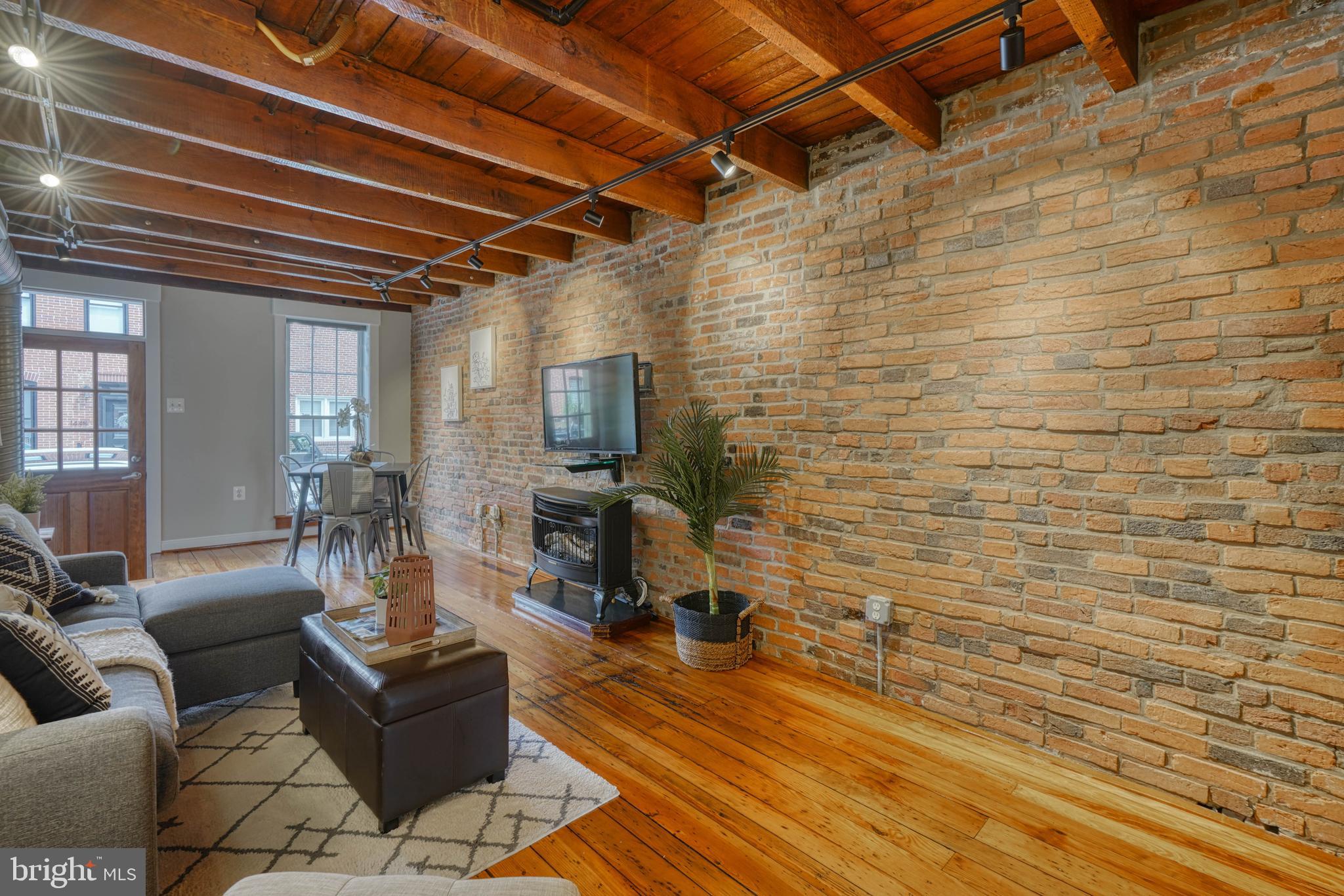 1446 Riverside Avenue Baltimore, MD 21230 - Photo 9 of 60
