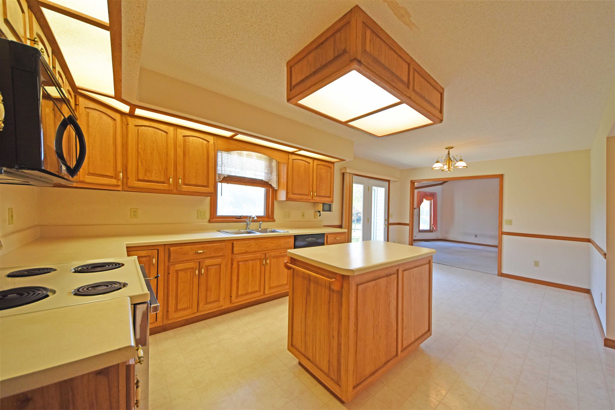 6122 Spring Pond Road Fort Wayne, IN 46845 - Photo 4 of 29