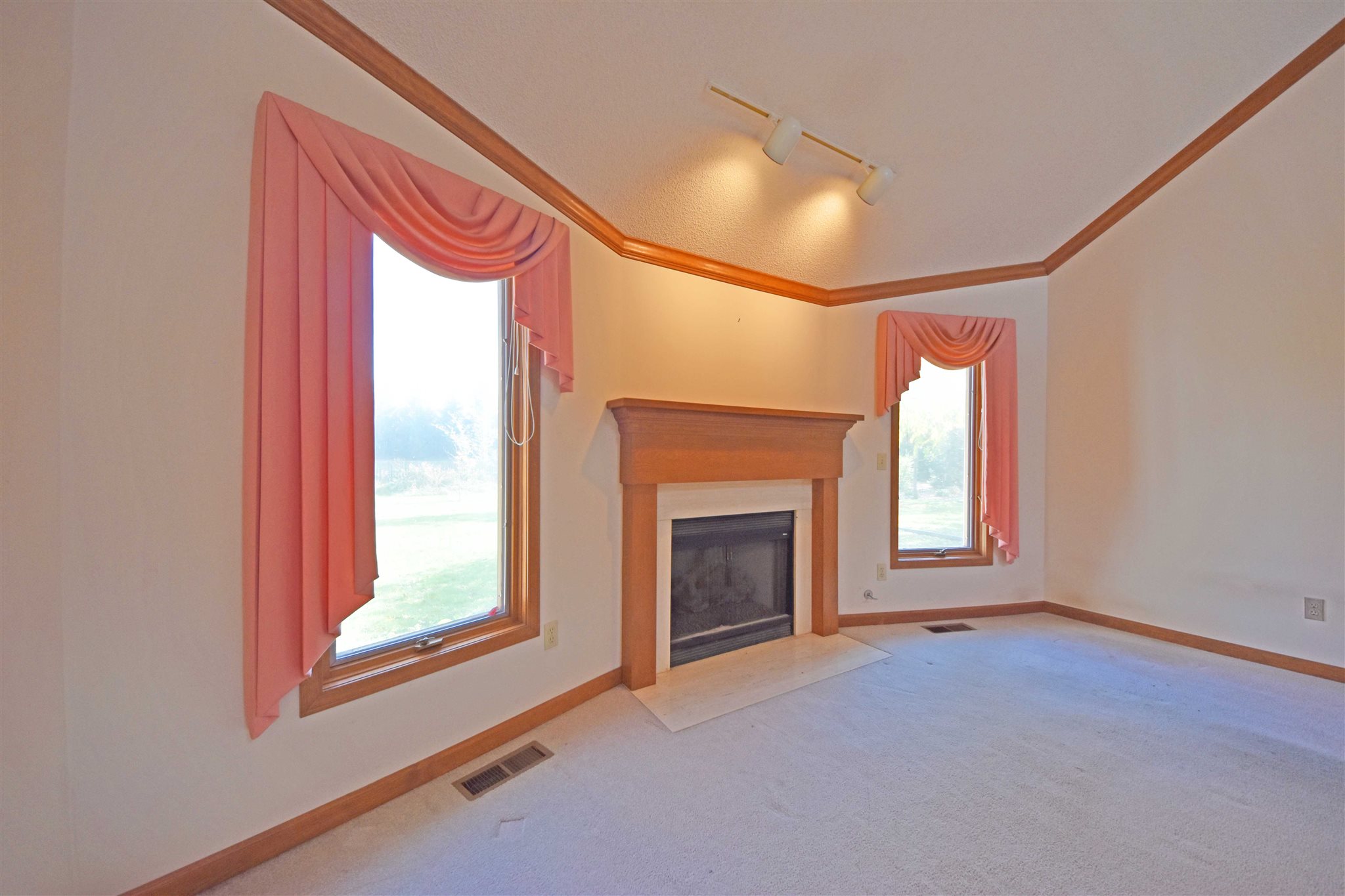 6122 Spring Pond Road Fort Wayne, IN 46845 - Photo 10 of 29