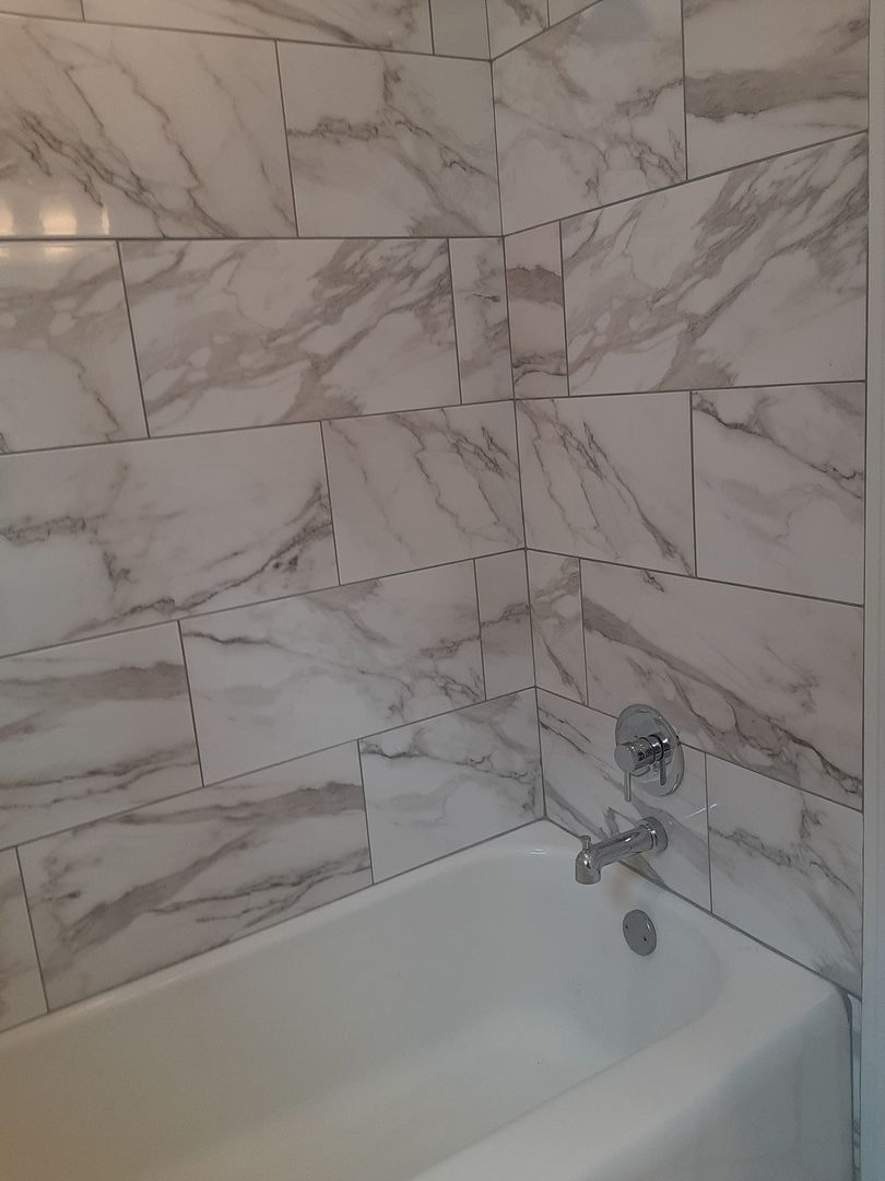1417 Lee Boulevard Berkeley, IL 60163 - Photo 14 of 24 a bathroom with a bathtub