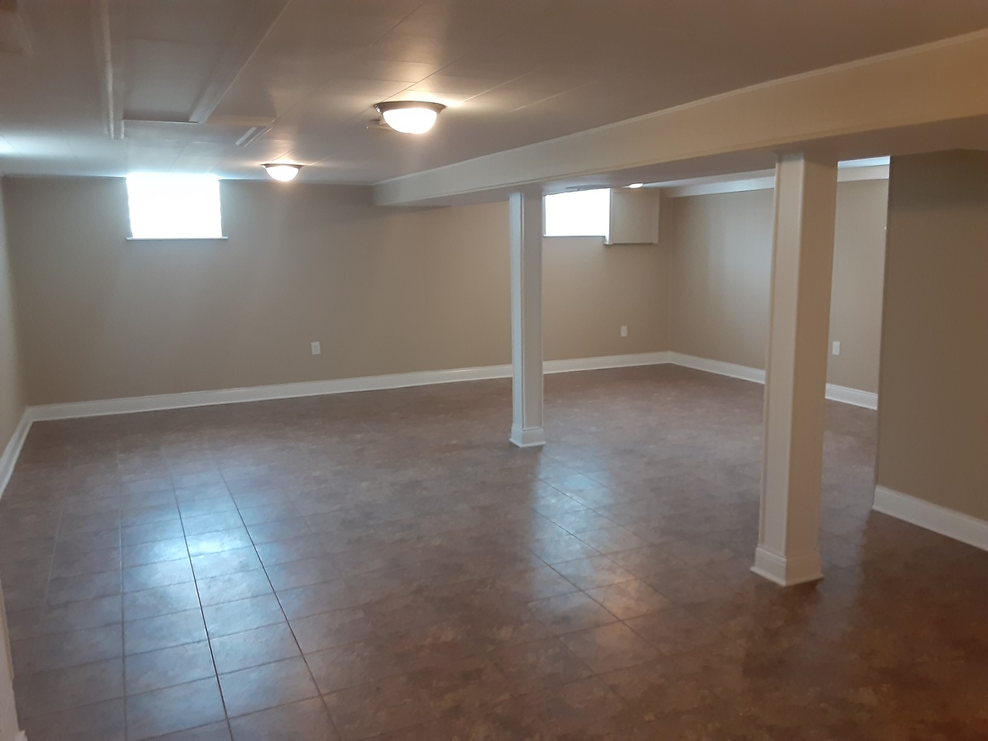 1417 Lee Boulevard Berkeley, IL 60163 - Photo 19 of 24 an empty room with windows and entrance