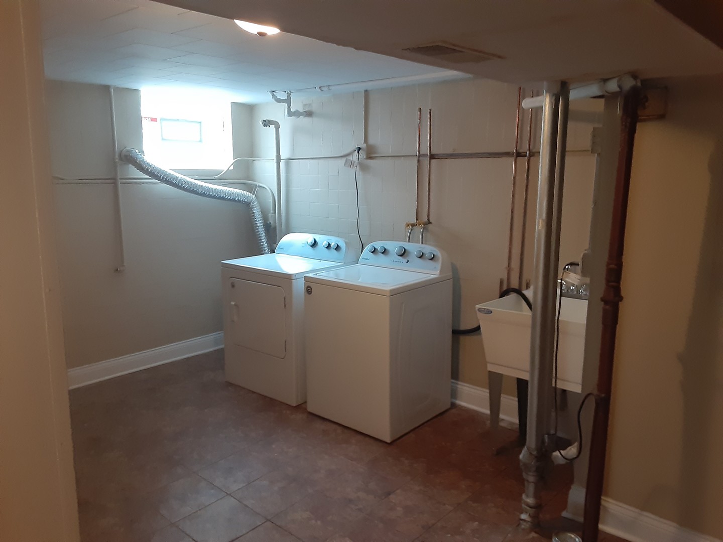 1417 Lee Boulevard Berkeley, IL 60163 - Photo 21 of 24 a utility room with washer and dryer