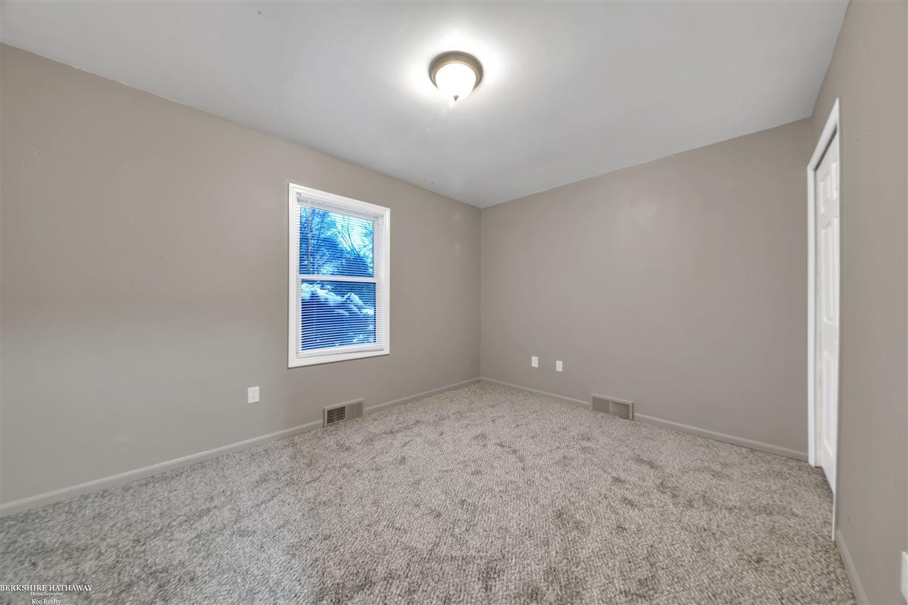 322 East Thirteen Mile Road Royal Oak, MI 48073 - Photo 9 of 16