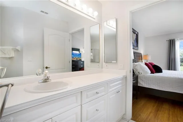 a en suite bathroom with a sink and a mirror