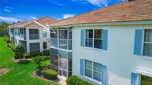 a view of front of house with a yard