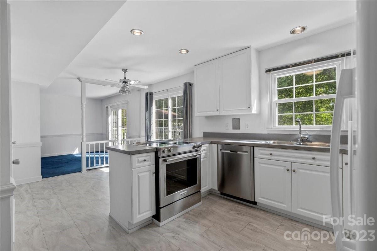 12112 Painted Tree Road Charlotte, NC 28226 - Photo 13 of 41 a kitchen with stainless steel appliances granite countertop a stove and a sink