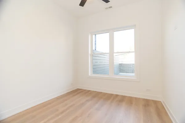 $3,295 | 2042 West Irving Park Road, Unit 205, Chicago, IL 60618