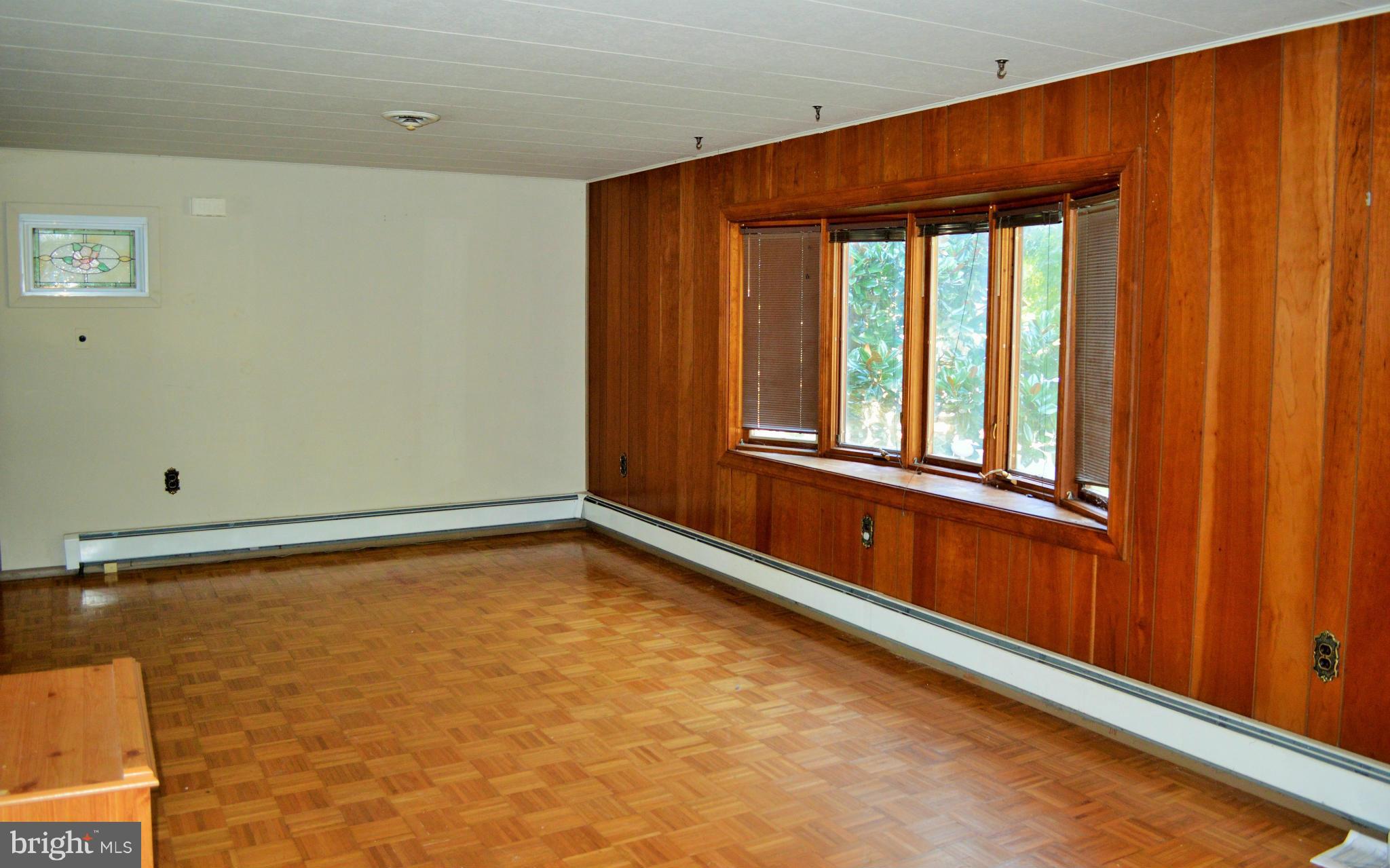 6709 Lewis Road Baldwin, MD 21013 - Photo 4 of 23 Living Room