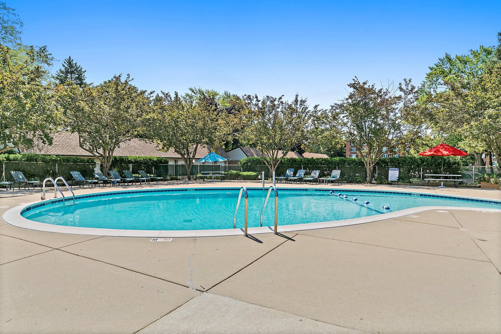 1207 South Old Wilke Road, Unit 409 Rolling Meadows, IL 60005 - Photo 18 of 26 a view of a basket ball ground
