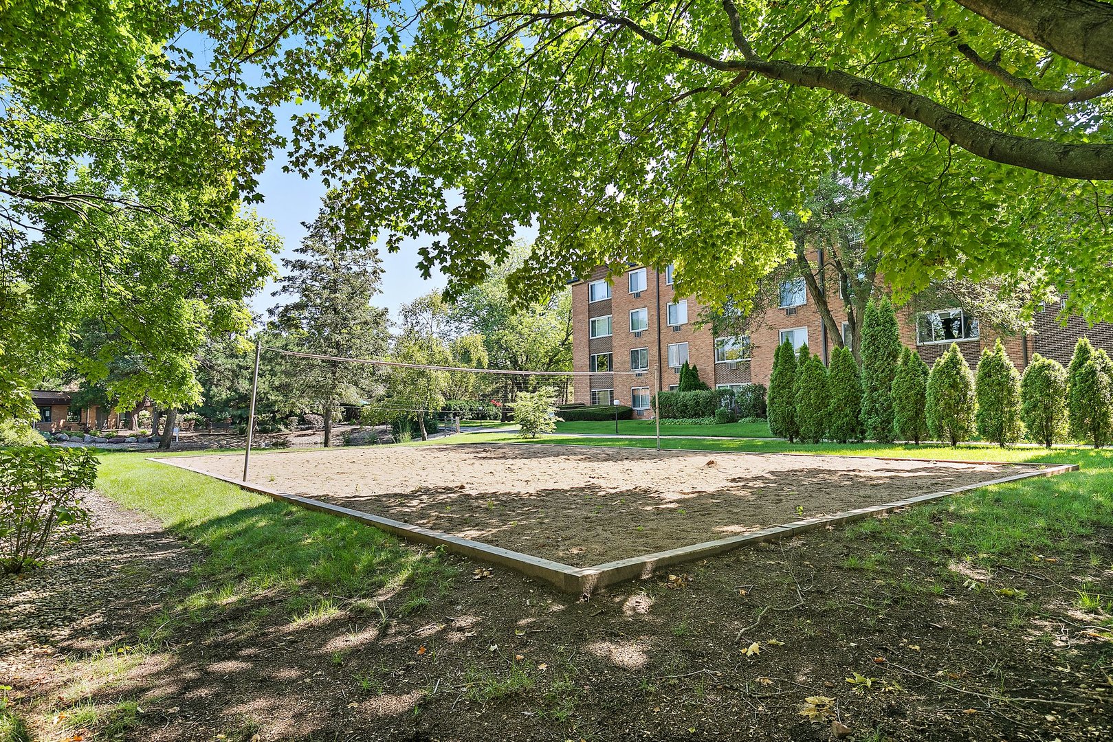 1207 South Old Wilke Road, Unit 409 Rolling Meadows, IL 60005 - Photo 23 of 26 a view of a basketball court