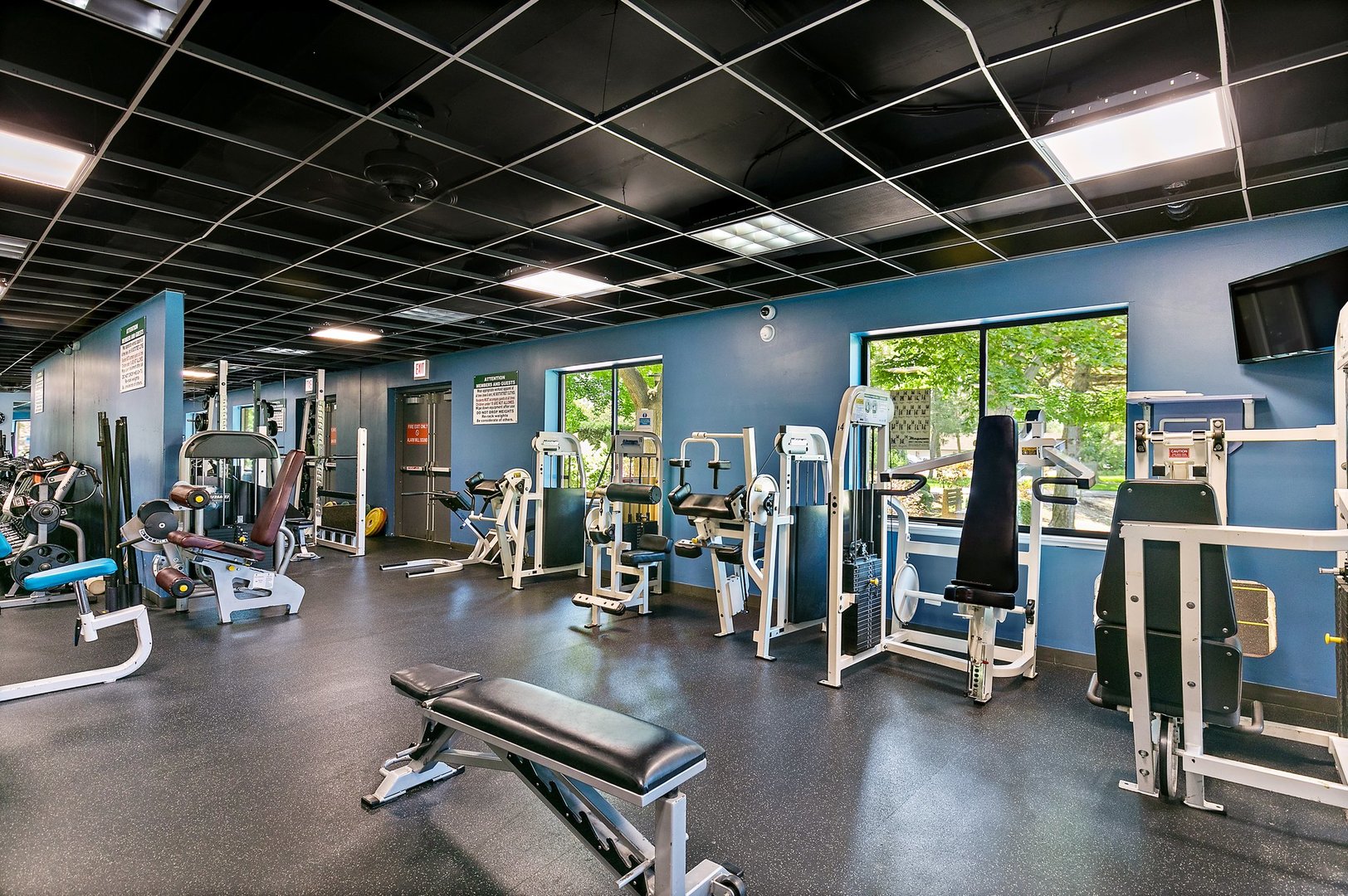 1207 South Old Wilke Road, Unit 409 Rolling Meadows, IL 60005 - Photo 25 of 26 a view of a room with gym equipment