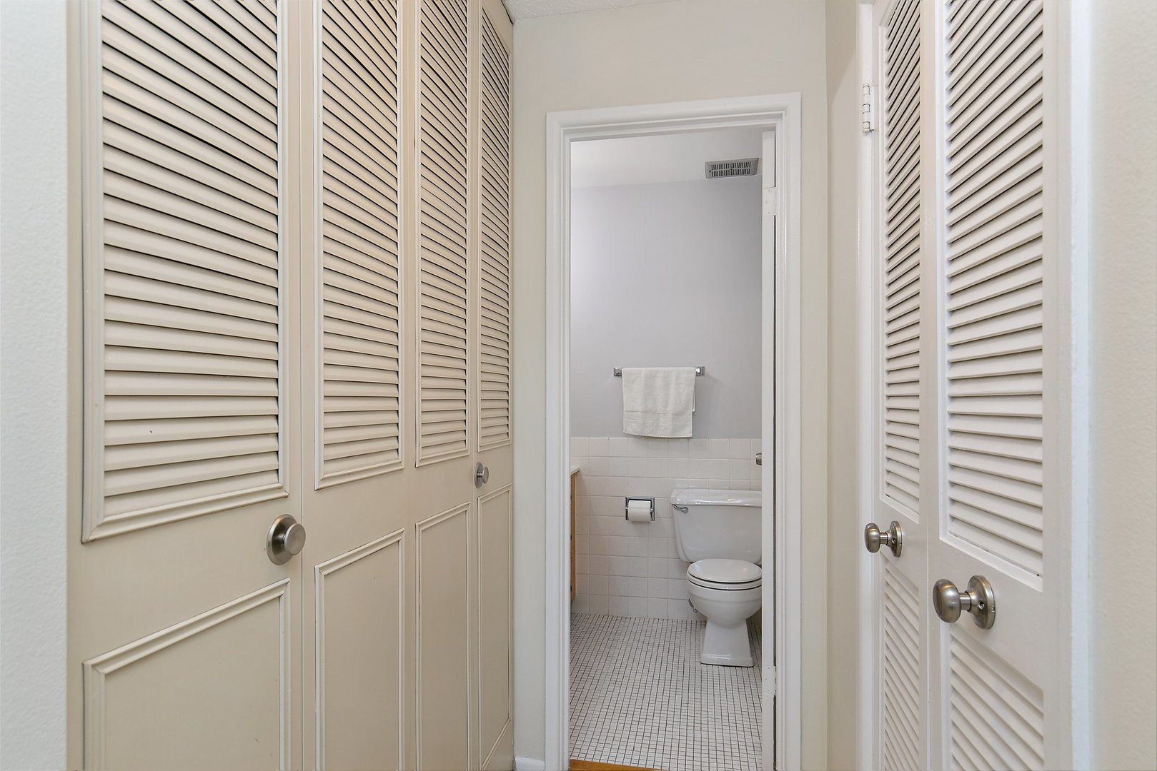 1207 South Old Wilke Road, Unit 409 Rolling Meadows, IL 60005 - Photo 10 of 26 a bathroom with a toilet and a shower