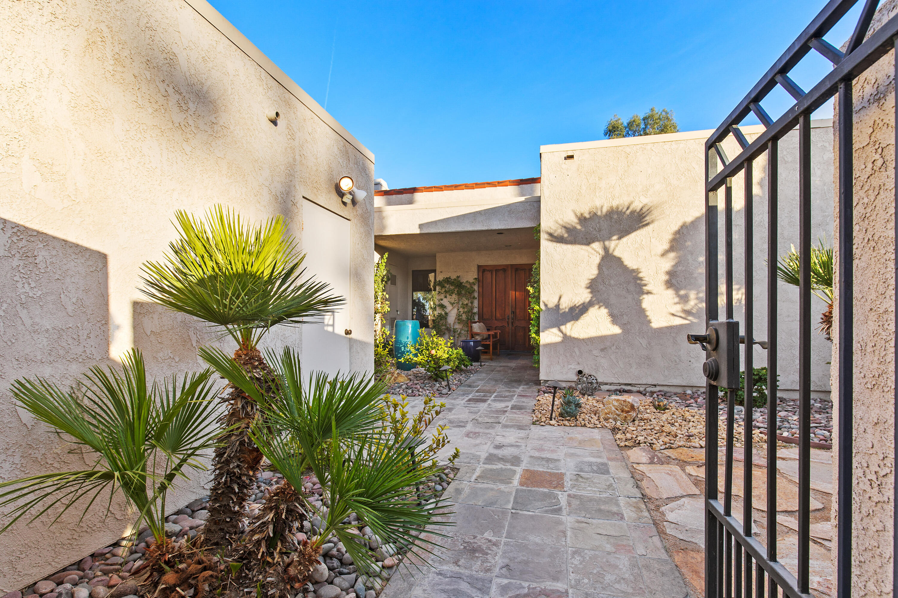 902 Inverness Drive Rancho Mirage, CA 92270 - Photo 8 of 55 2_11274431_165526_165526-EI-102