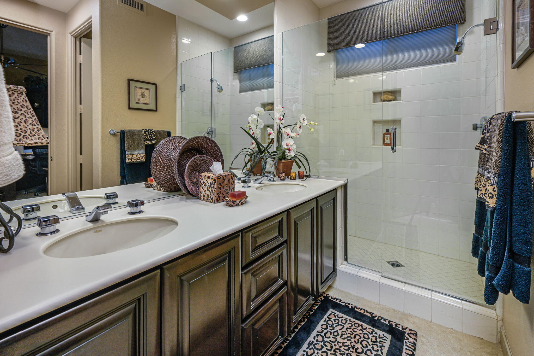 328 Tomahawk Drive Palm Desert, CA 92211 - Photo 25 of 56 a bathroom with a sink a toilet and shower