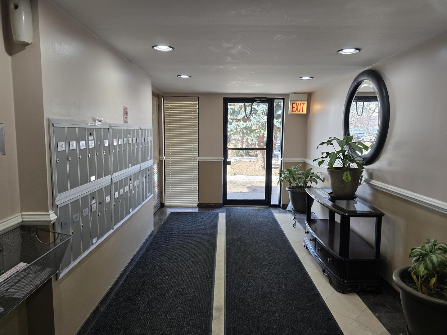 6400 North Ridge Boulevard, Unit 404 Chicago, IL 60626 - Photo 3 of 16 a view of entryway with wooden floor