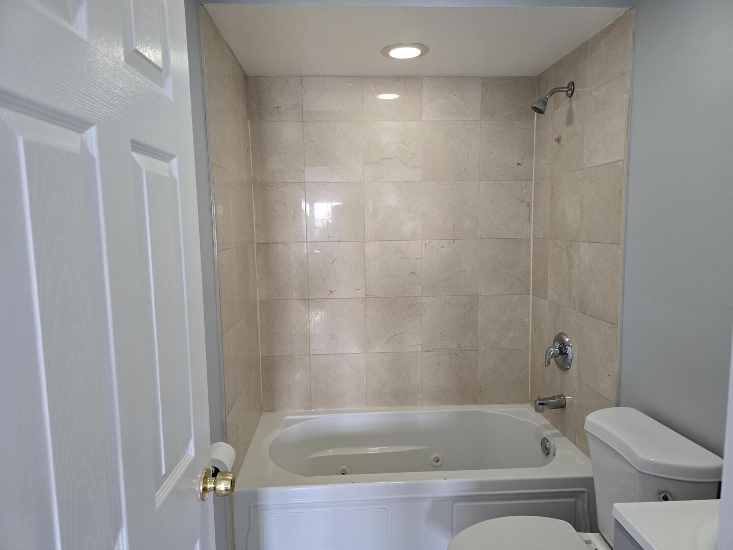 6400 North Ridge Boulevard, Unit 404 Chicago, IL 60626 - Photo 10 of 16 a white bath tub sitting next to a toilet