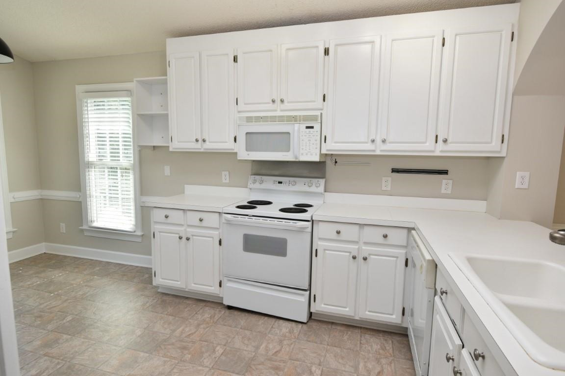 1949 Talamore Court Raleigh, NC 27604 - Photo 8 of 26 Kitchen