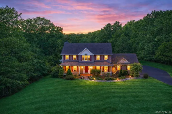 $749,000 | 17 Woodridge Drive, Chester, NY 10918