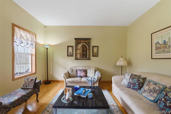 $749,000 | 17 Woodridge Drive, Chester, NY 10918
