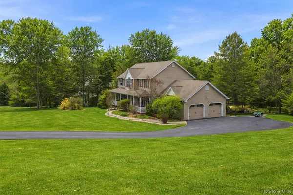 $749,000 | 17 Woodridge Drive, Chester, NY 10918